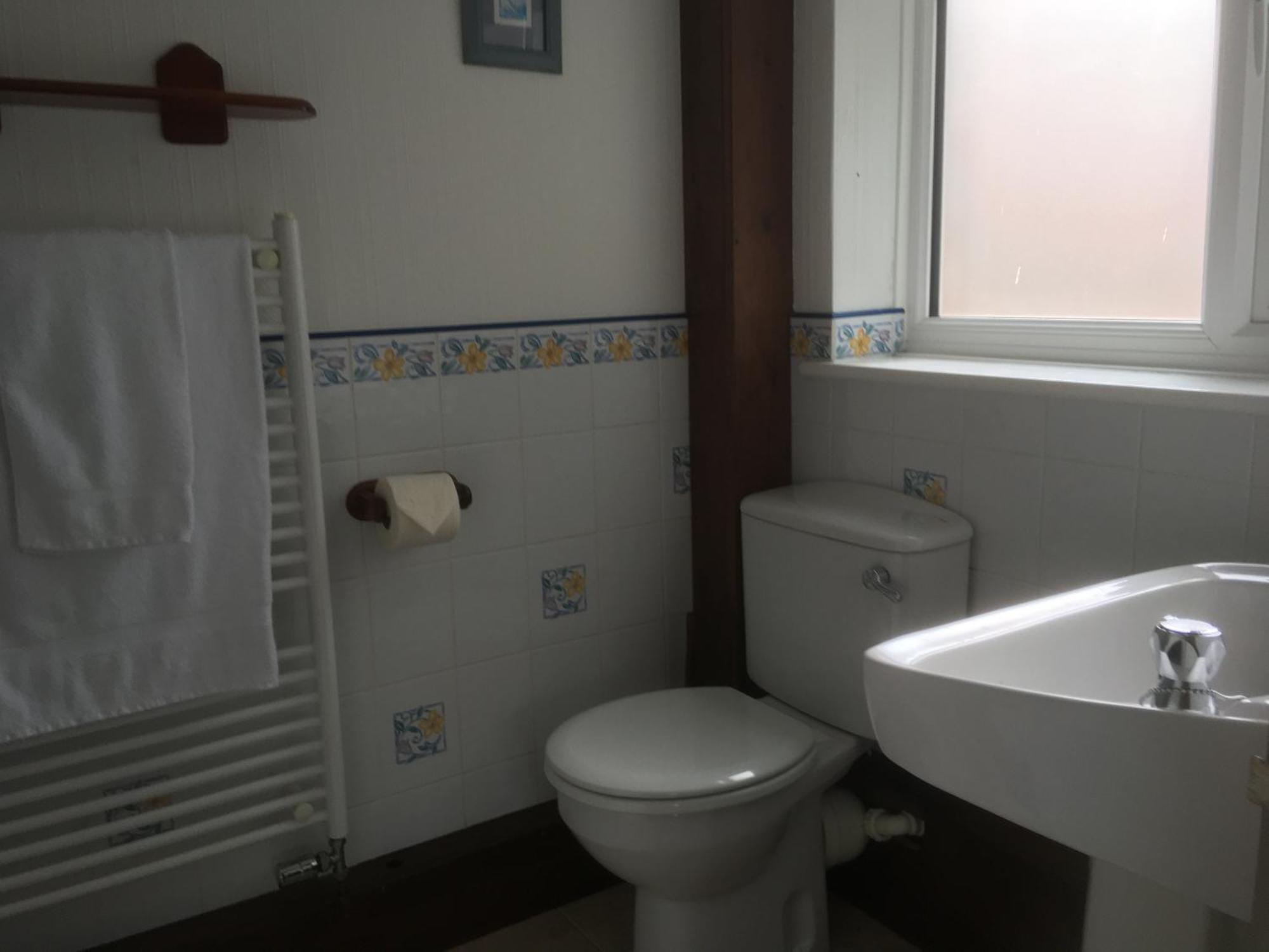 Grove House Guest House Телфорд Екстериор снимка