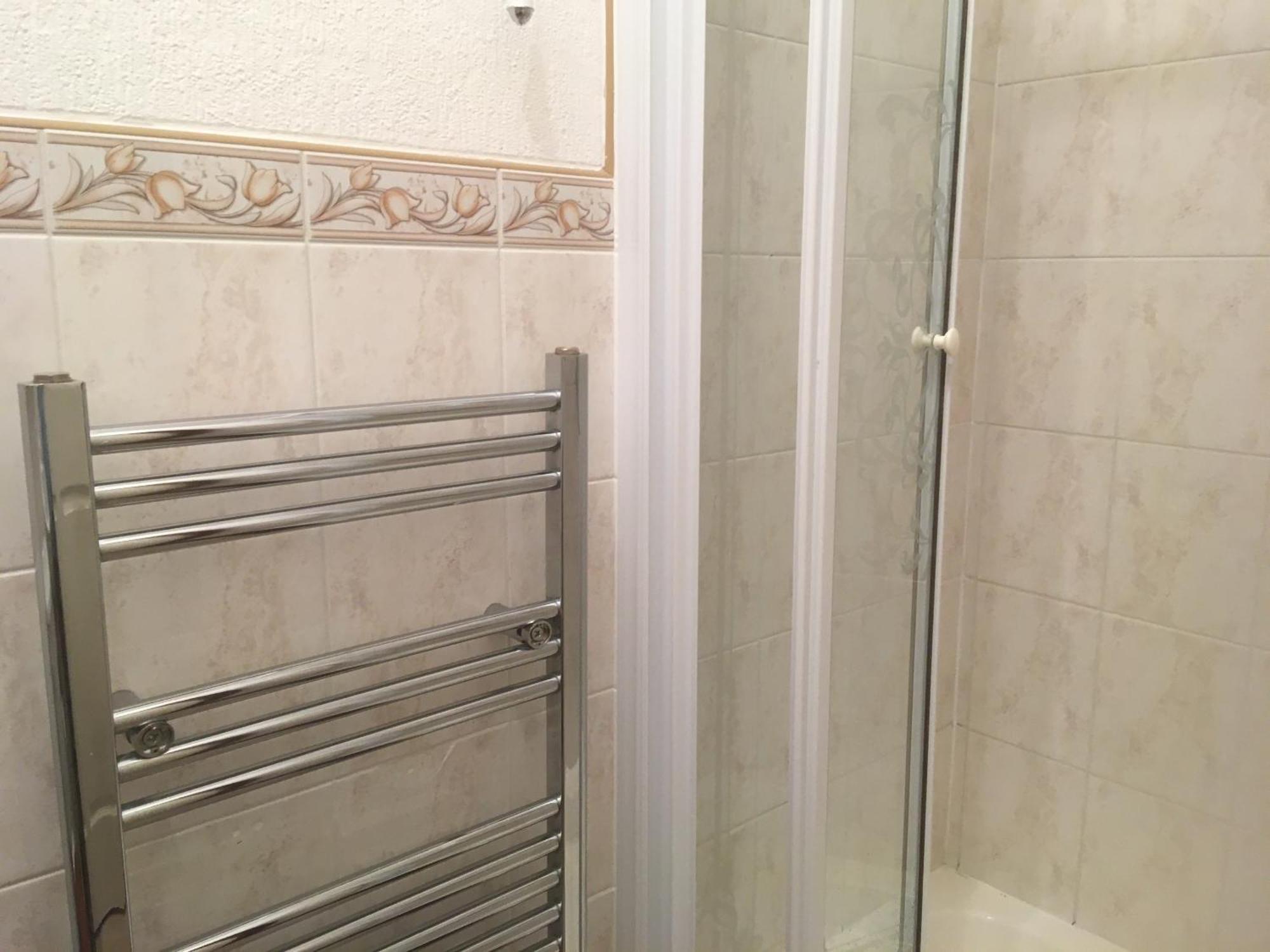 Grove House Guest House Телфорд Екстериор снимка