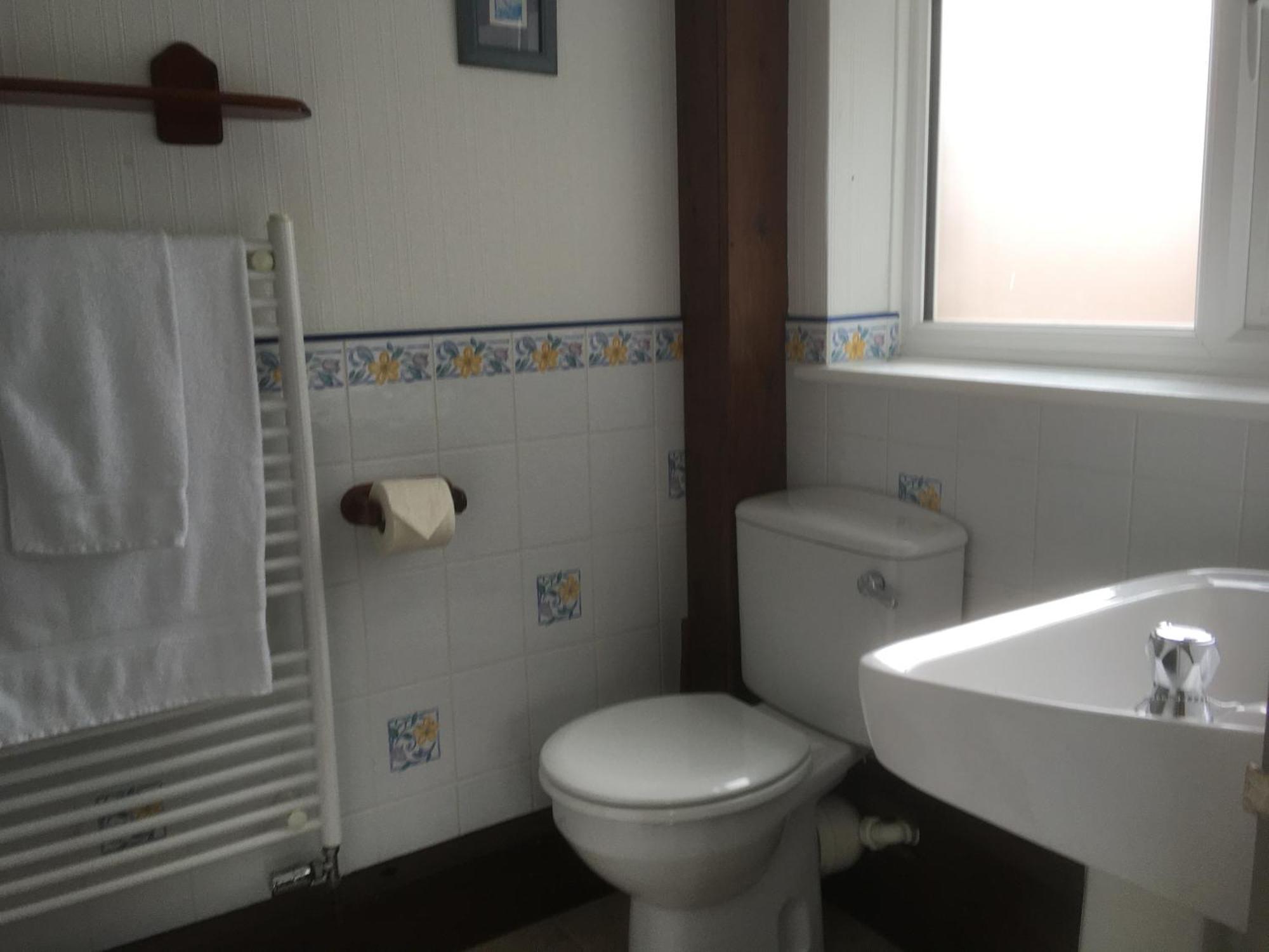 Grove House Guest House Телфорд Екстериор снимка