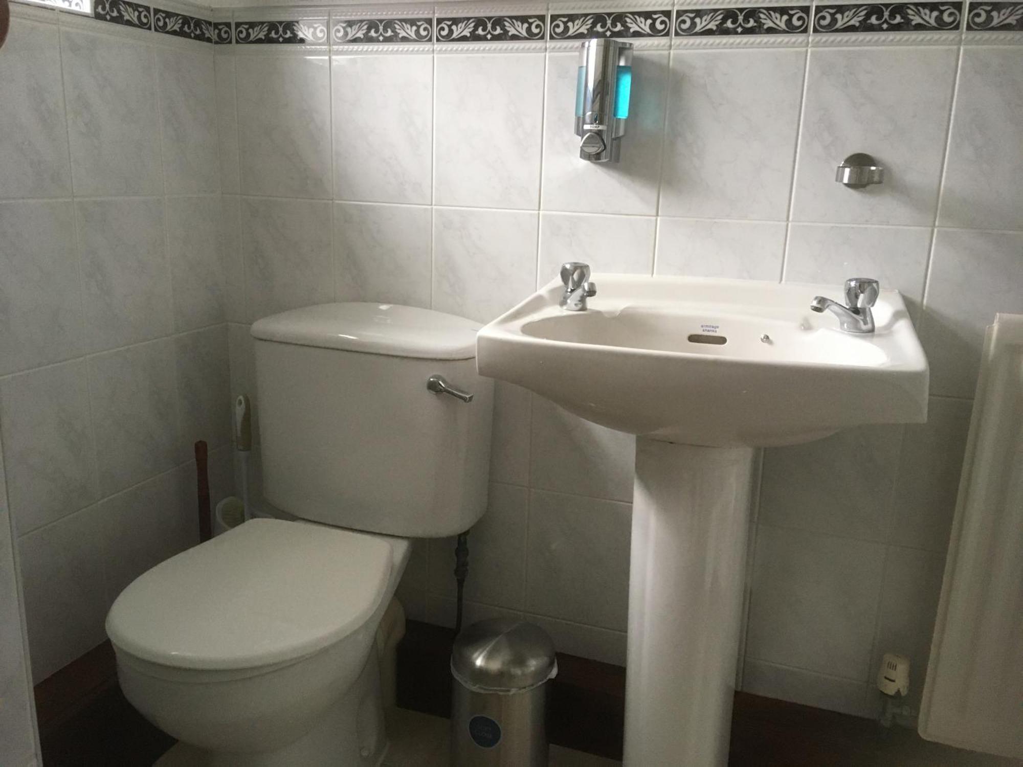 Grove House Guest House Телфорд Стая снимка