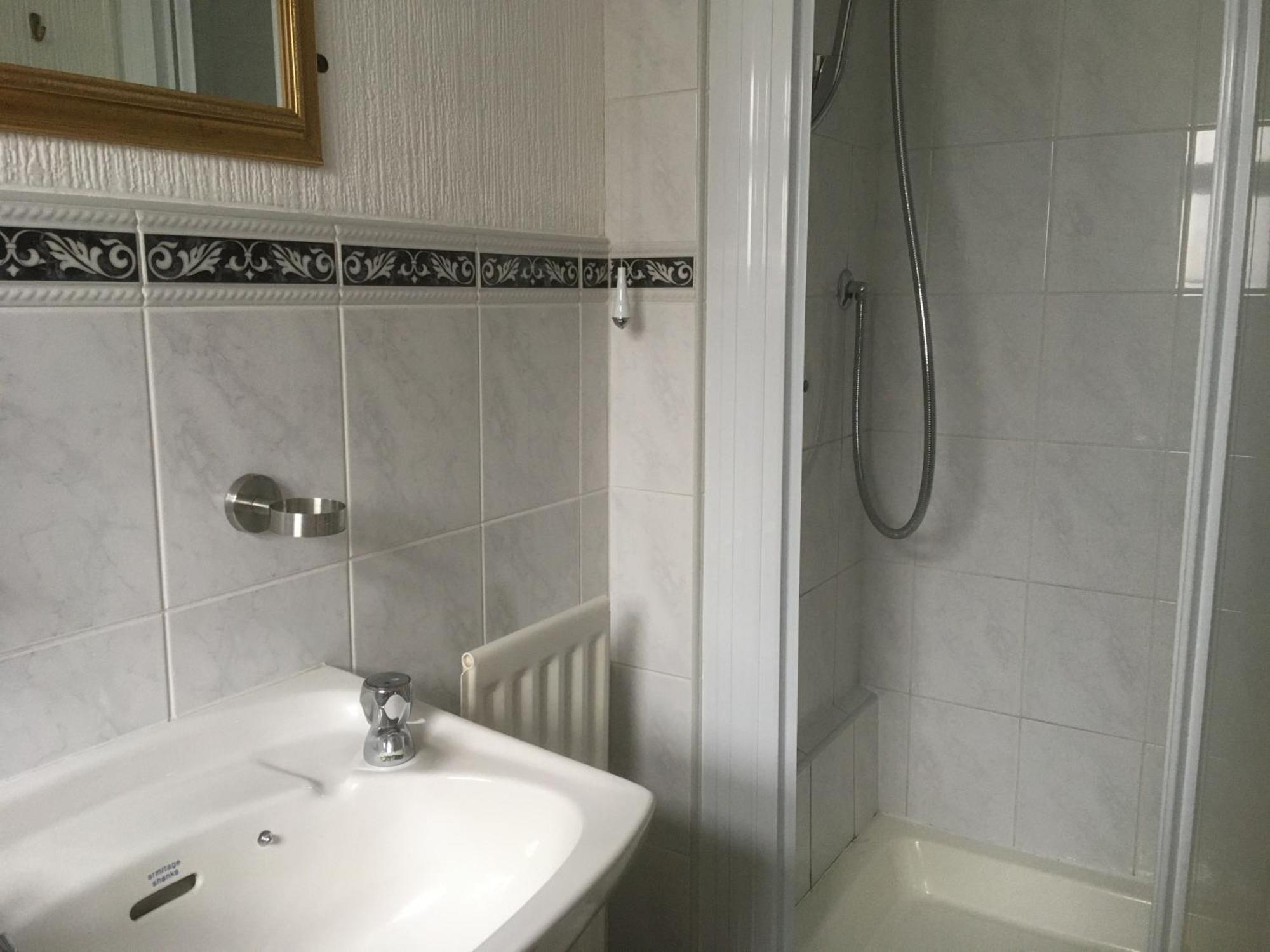 Grove House Guest House Телфорд Стая снимка