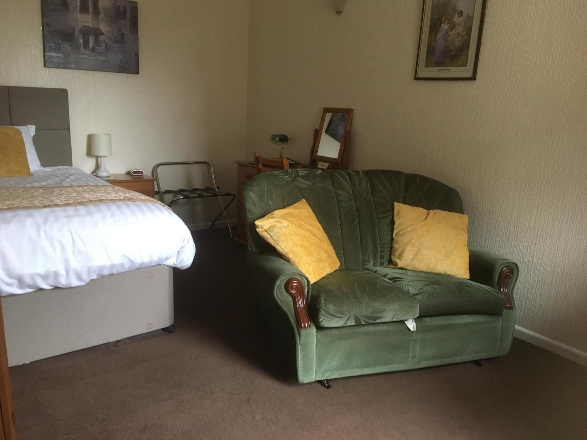 Grove House Guest House Телфорд Стая снимка