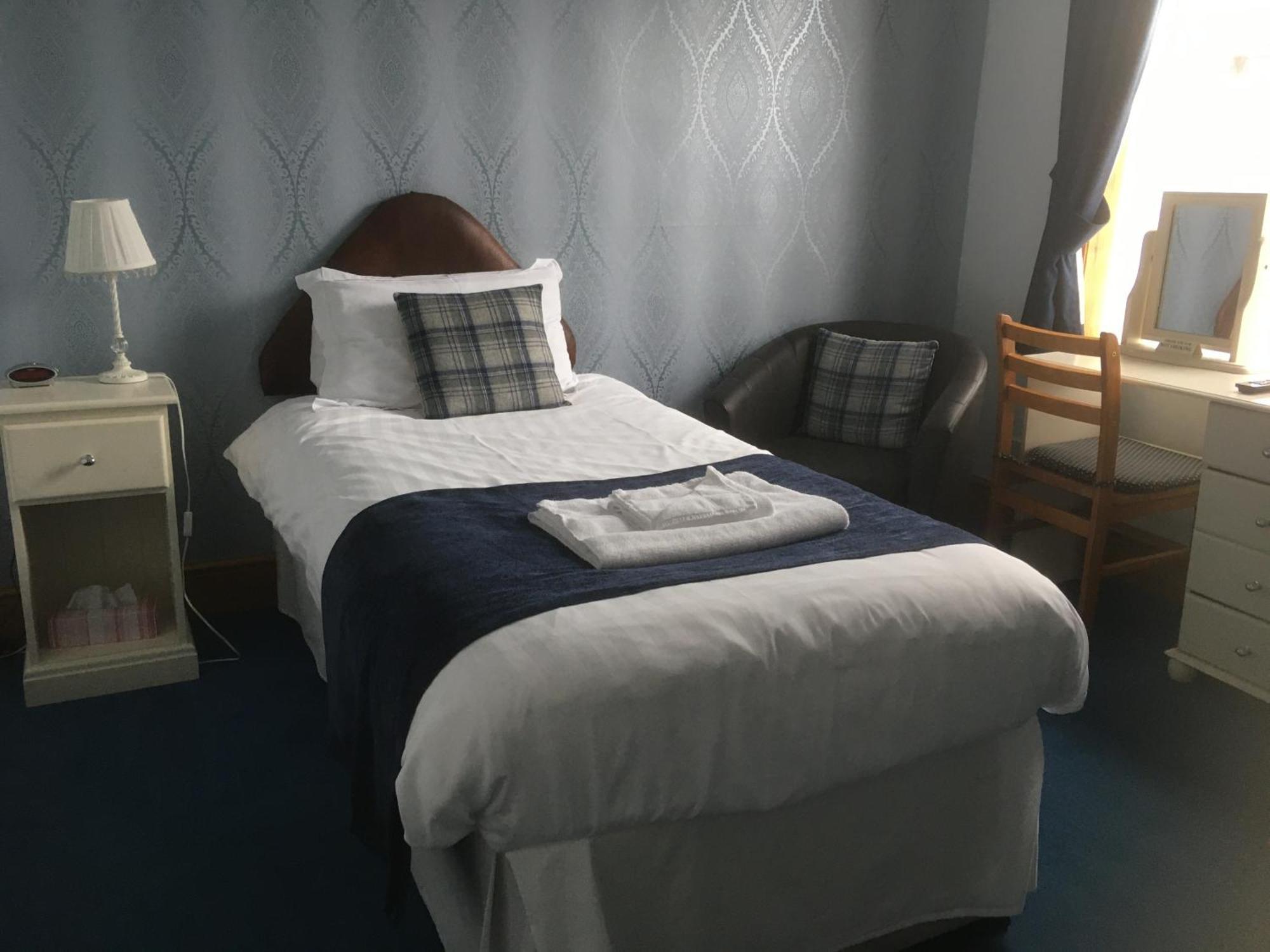 Grove House Guest House Телфорд Екстериор снимка