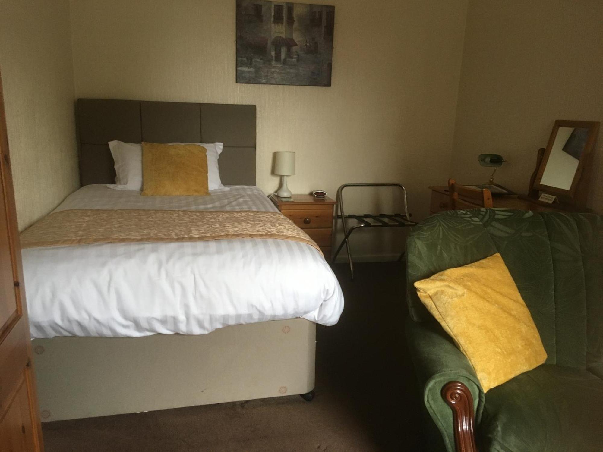 Grove House Guest House Телфорд Екстериор снимка