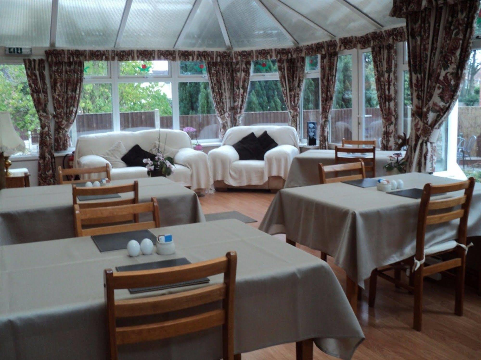 Grove House Guest House Телфорд Екстериор снимка